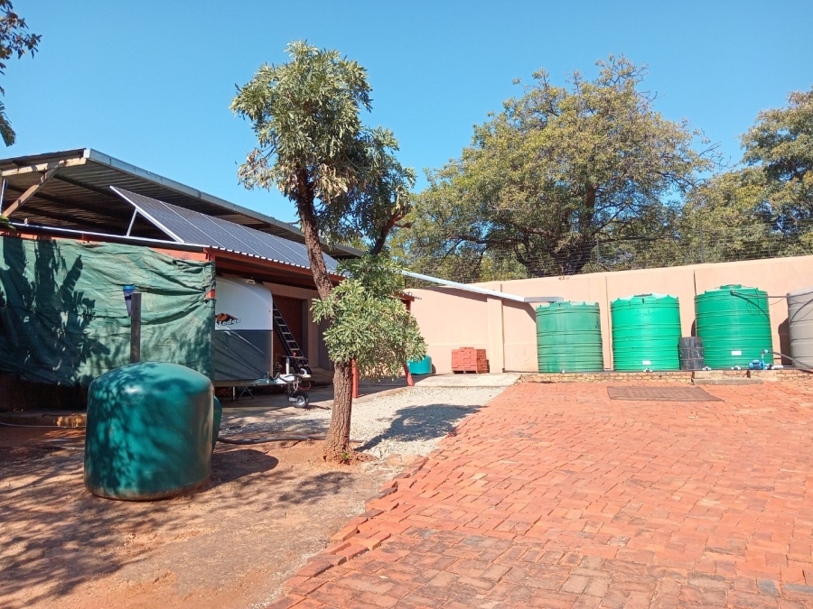 6 Bedroom Property for Sale in Hartbeesfontein North West
